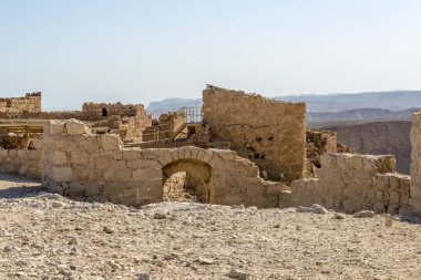 Ölü Deniz Güney İsrail yakınındaki dağ Massada eski kale kalıntıları