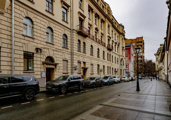 Panoramisch Uitzicht Straten Huizen Het Centrum Van Moskou Een Bewolkte — Stockfoto