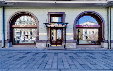 MOSCOW, RUSSIA - Koronovirüs covid-19 salgını sırasında 20 Nisan 2020 Moskova 'nın ıssız sokakları