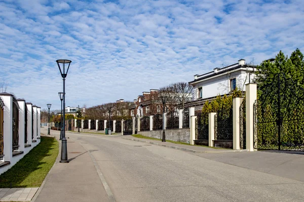 Premium Landhuisje Dorp Regio Moskou Een Heldere Zonnige Dag — Stockfoto