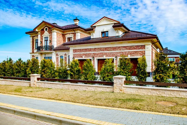 Moskova bölgesinde iki katlı birinci sınıf konak.