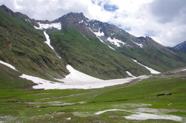 Sonamarg ve Kargil Ladakh, Hindistan arasında peyzaj