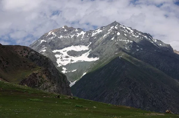 山水之间 Sonamarg 和吉尔在拉达克，印度 — 图库照片