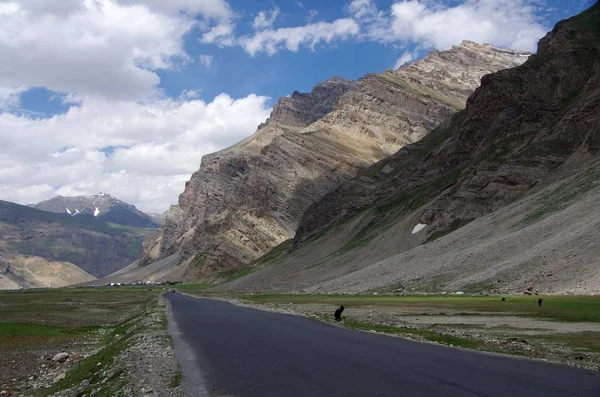 Paisaje entre Sonamarg y Kargil en Ladakh, India — Foto de Stock