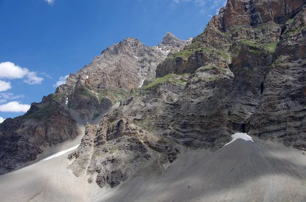 山水之间 Sonamarg 和吉尔在拉达克，印度 — 图库照片