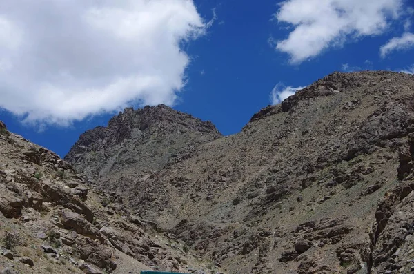 Krajobraz w pobliżu Kargil w Ladakh, Kaszmir — Zdjęcie stockowe