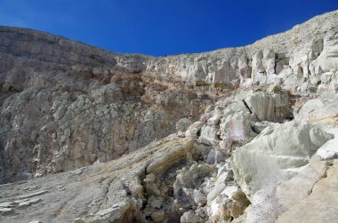 Endonezya 'daki Java adasındaki Kawah Ijen volkanı krateri.