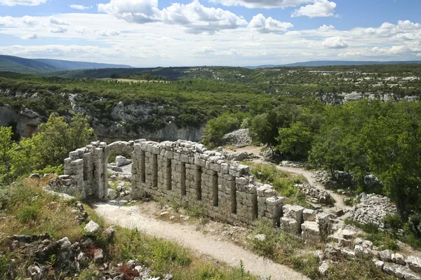 Ruinas de la fortaleza buoux Citadelle du Luberon —  Fotos de Stock