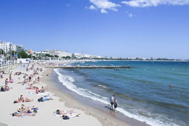 Turistler Plage de la Croisette Cannes Fransa