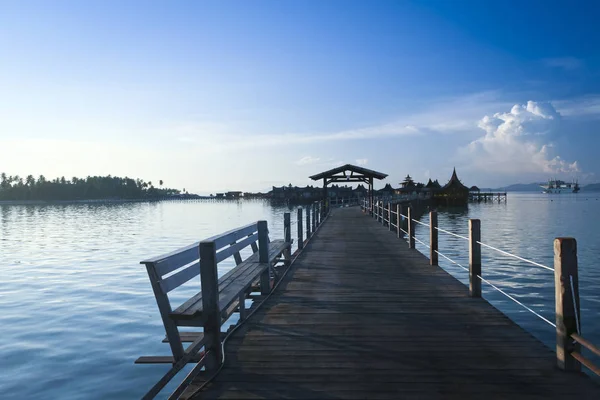 Passerella per resort hotel mabul isola di sabah — Foto Stock