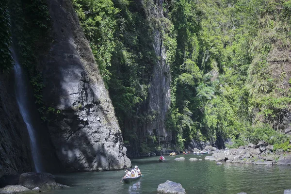 Gita fluviale pagsanjan alle cascate in laguna — Foto Stock