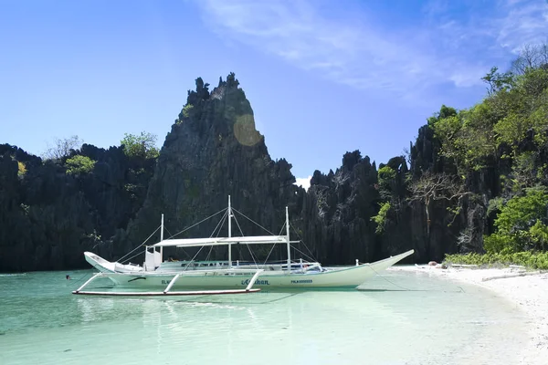 El nido csónak utazás palawan Fülöp-szigetek — Stock Fotó
