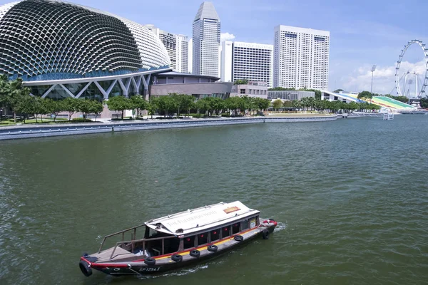 Passeio barco esplanada teatro singapore marina baía — Fotografia de Stock