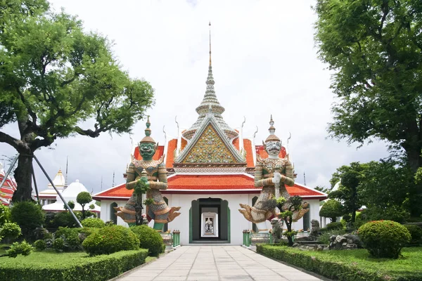 Wat arun templo de la madrugada Bangkok Tailandia — Foto de Stock