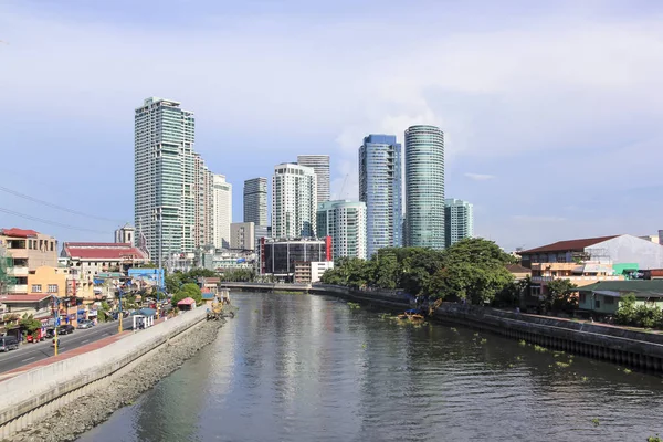 Rio Pasig Passando Rockwell & Makati em Manila Filipinas — Fotografia de Stock