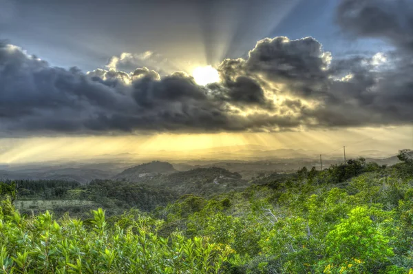 Mooie zonsondergang op de centrale bergen van Panama — Stockfoto