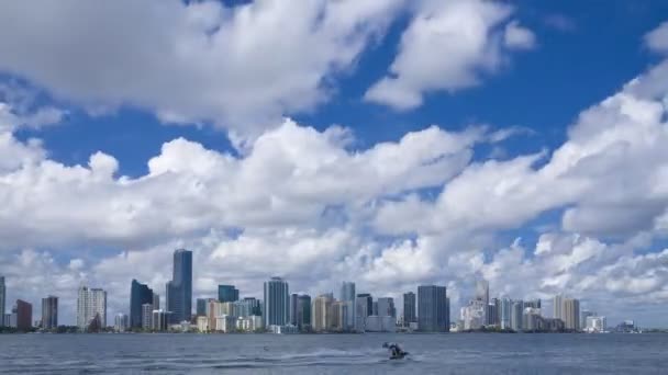 Miami Skyline Tijd Verstrijken Met Grote Wolken — Stockvideo