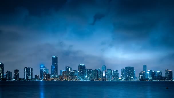 Tidsförskjutning Miami Skyline Med Massor Moln Passerar — Stockvideo