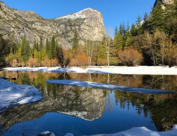 Atemberaubender Spiegelsee Yosemite Winter — Stockfoto