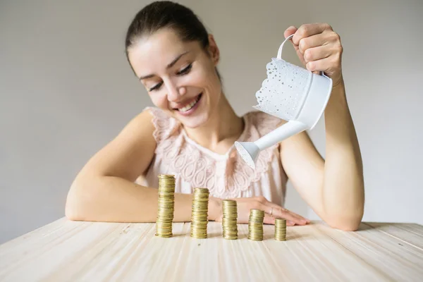 Woman pours coins — Stock Photo, Image