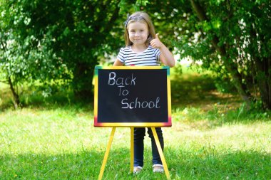 Okula geri dönmeyi heyecanlı hissediyorum komik liseli kızlar