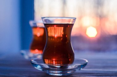 Otantik cam bardak ile Türk çayı 