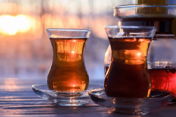 Chá turco com copo de vidro autêntico — Fotografia de Stock