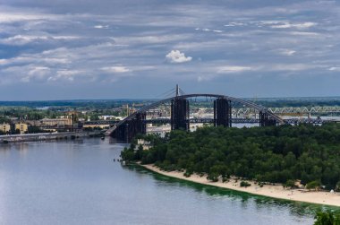 Le doğru Dinyeper kıyısında görünümünden Ukrayna, Kiev,