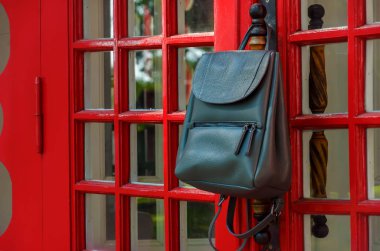 Asılı gri kentsel moda deri sırt çantası