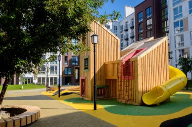 Modern alışılmadık parlak ahşap Bahçesi (çocuk lodge)