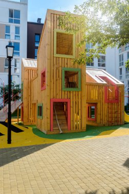 Modern alışılmadık parlak ahşap Bahçesi (çocuk lodge)