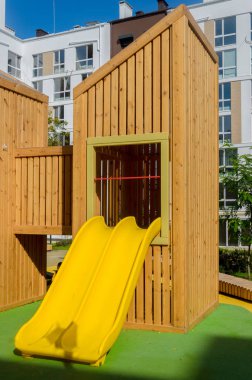 Modern alışılmadık parlak ahşap Bahçesi (çocuk lodge)