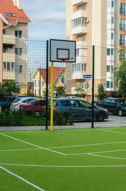 yeni spor zemin bassetol halkalı ve yapay yeşil koyu