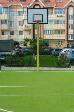 yeni spor zemin bassetol halkalı ve yapay yeşil koyu