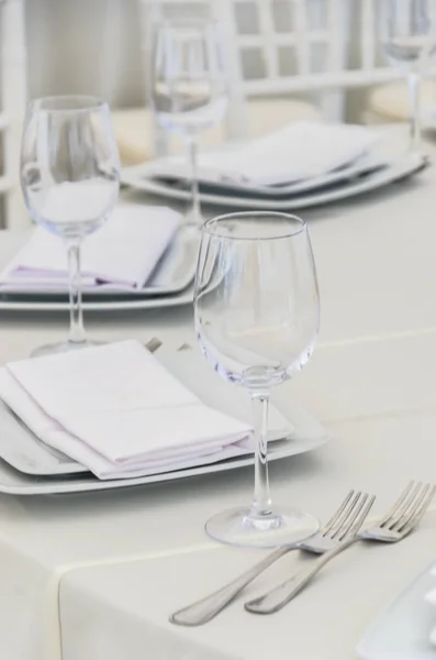 Mesa lindamente decorada para uma celebração em um restaurante em — Fotografia de Stock