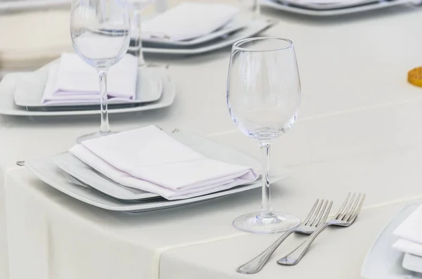 Tavolo splendidamente decorato per una celebrazione in un ristorante in — Foto Stock