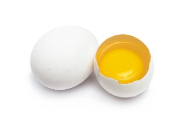 Bir bütün, başka kırık iki tavuk yumurta 