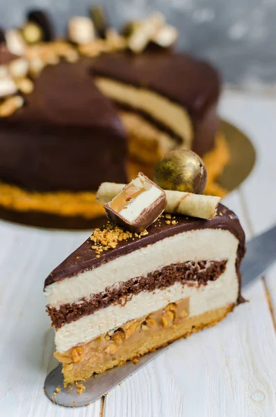 Bisküvi, lezzetli çikolatalı kek mousse katmanları, tatlılar ve