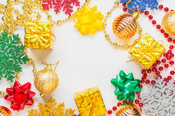 Veel verschillende decoraties voor de kerstboom, Kerst com — Stockfoto