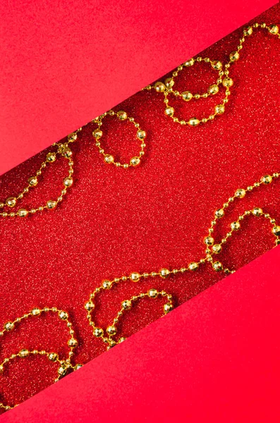 红色的色调和漂亮的珠子混合在一起，形成了一个辉煌的整体 — 图库照片