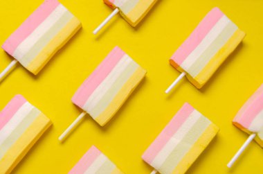 Pop sanat tarzında yemek fotoğrafçılığı. Britanya 'da dondurma marşmelovu