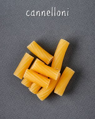 Kartpostal, arkaplan - İtalyan geleneksel makarna cannelloni (küvet