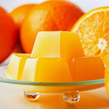 Agar agar 'dan portakal reçeli. Sağlıklı vejetaryen tatlıları. Sağlıklı beslenme, zararlı olanın sağlıklı olanın yerine geçmesidir..