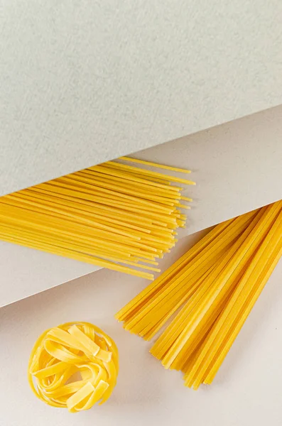 Composizione Stratificata Con Diversi Tipi Pasta Alimenti Tradizionali Iteliani Pasta — Foto Stock