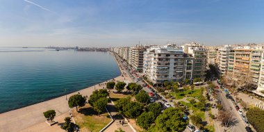 Beyaz Kule 'nin gözlem güvertesinden Selanik setinin panoramik görüntüsü. Deniz manzarası ve şehir manzarası çok güzel..