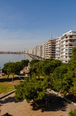 Beyaz Kule Tarih Müzesi 'nden Selanik Embankment manzarası. Güzel deniz ve şehir manzarası