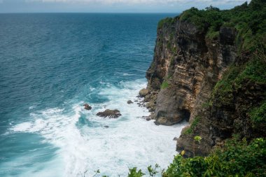 Okyanusun kıyısındaki tapınak