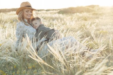 Doğada çocuklu bir anne.. 