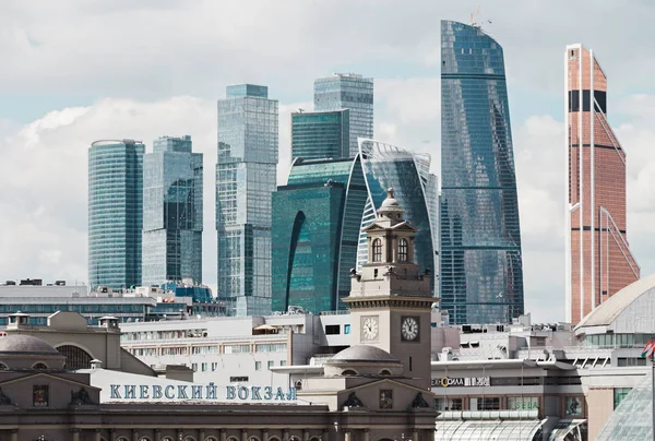 Kievsky tren istasyonu