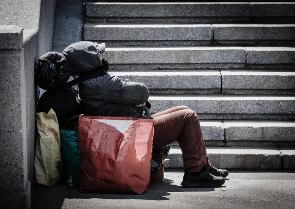 Obdachloser auf der Straße — Stockfoto